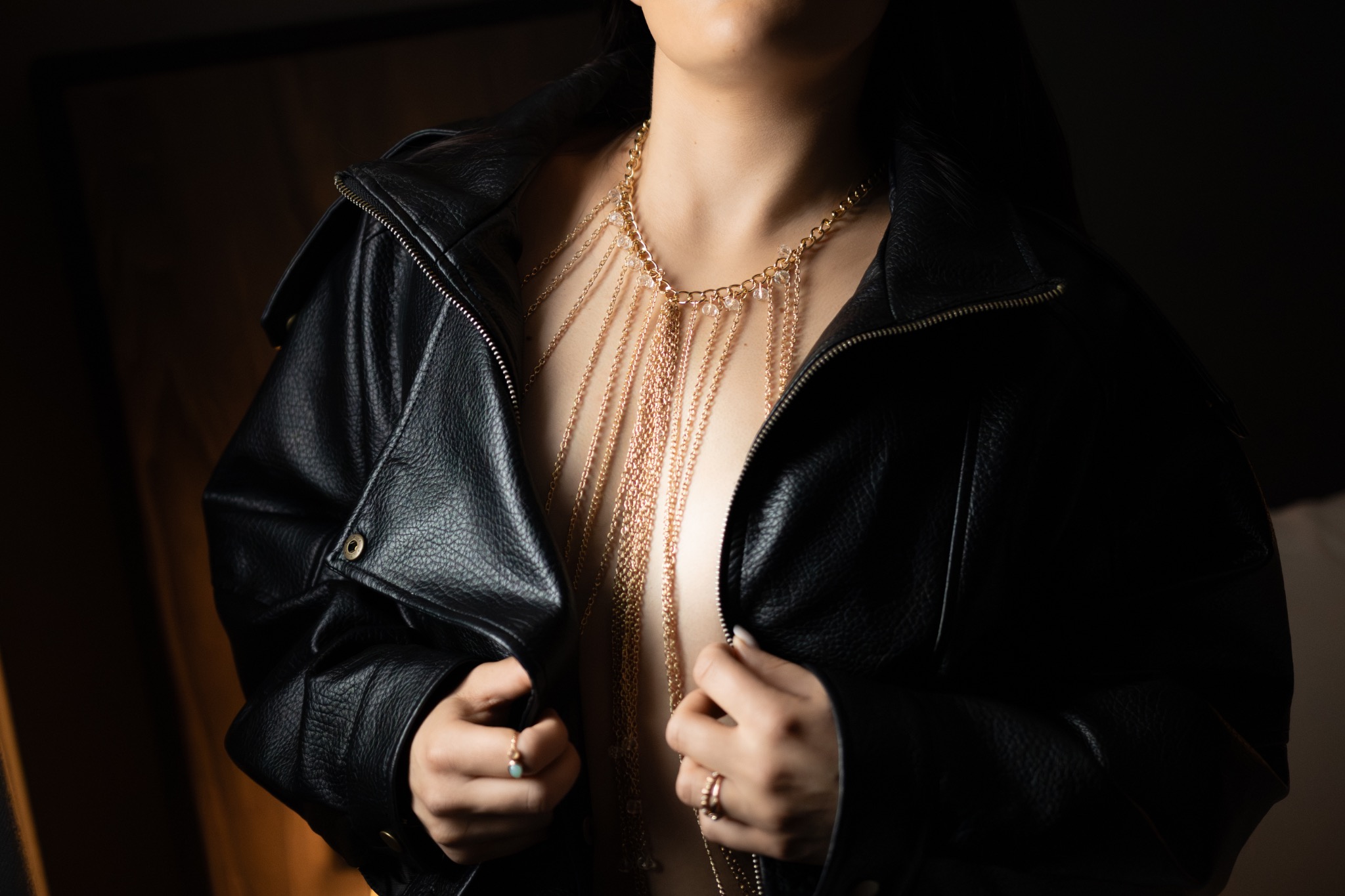 Elegant hotel boudoir portrait with fully guided posing 26