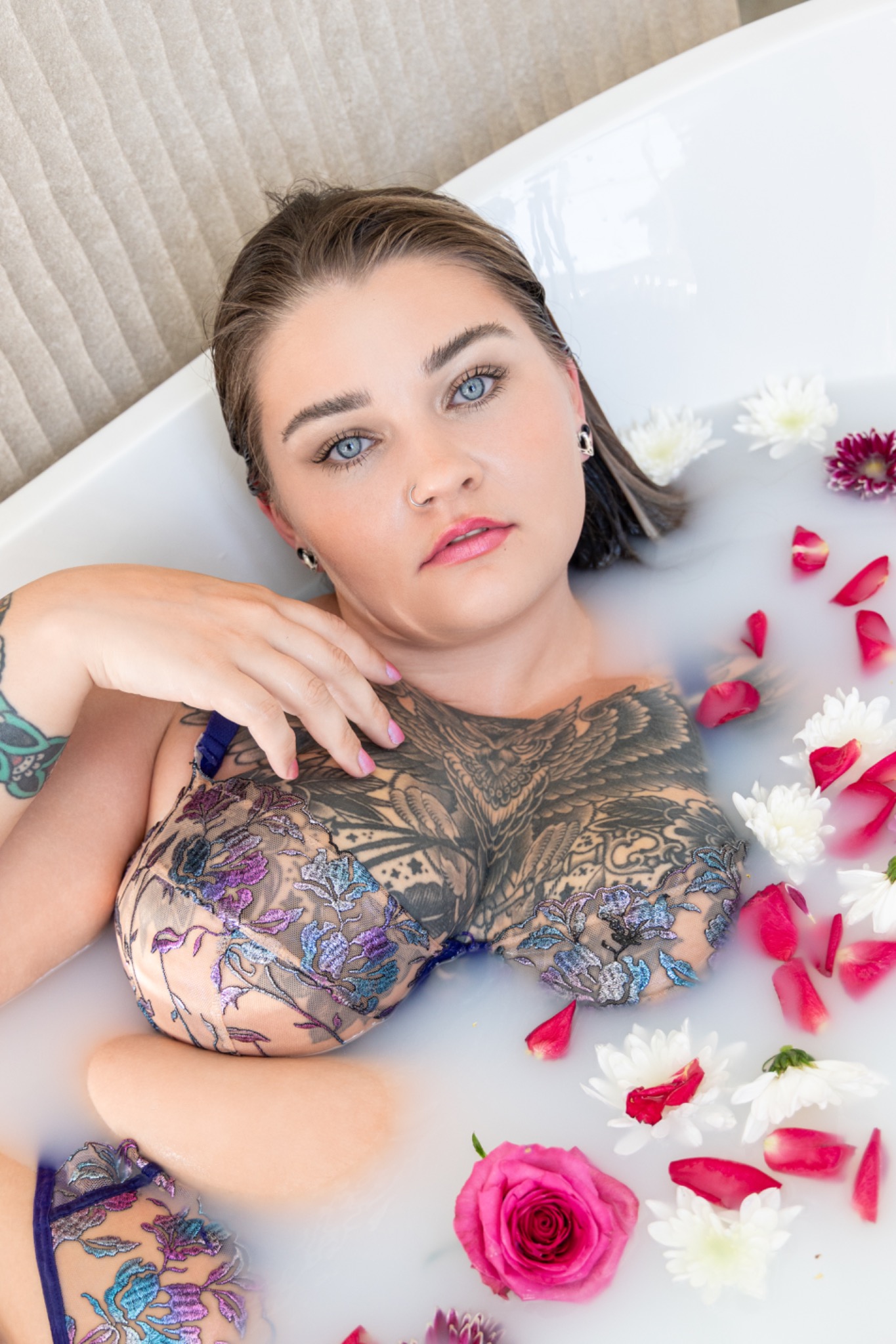 Body confidence boudoir photoshoot for women 31