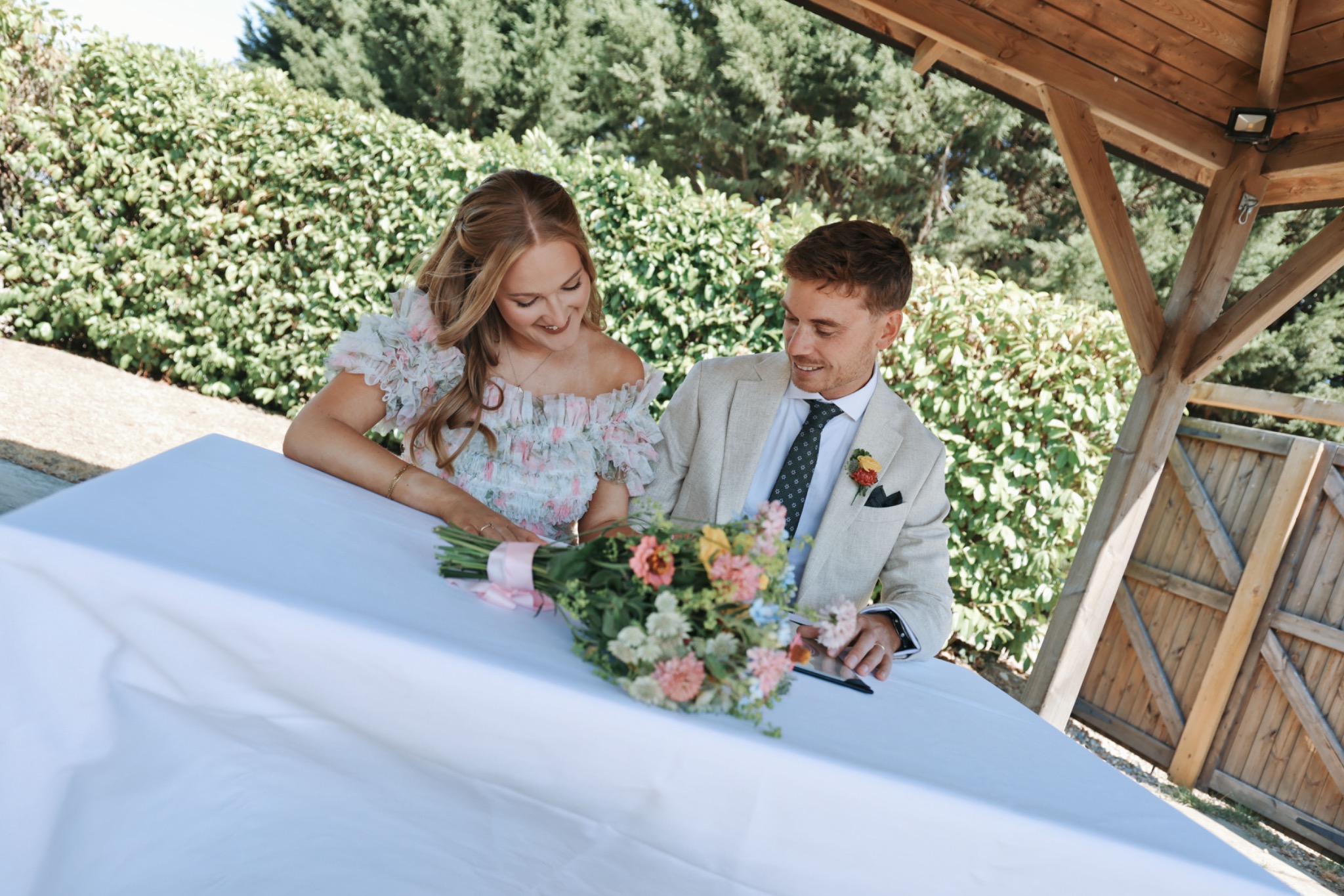 Izzy & Rob wedding photograph 3